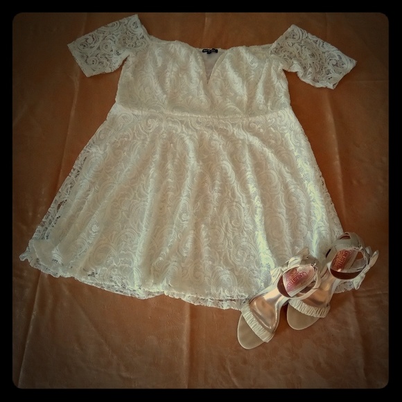 Charlotte Russe Dresses & Skirts - Charlotte Russe Lace Party Dress